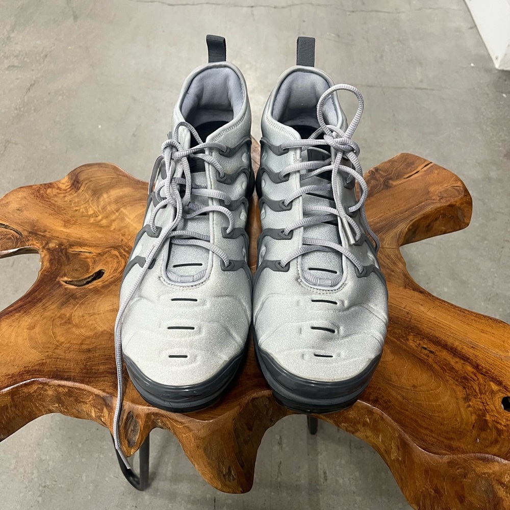 Nike Gray AirMax Sneakers Modern Design